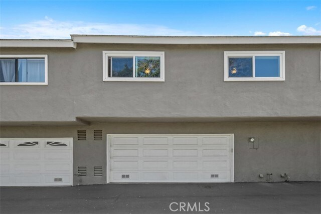 Building Photo - 345 University Dr