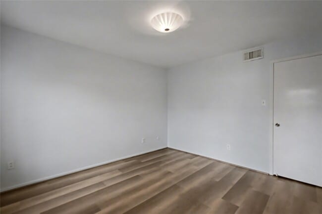 Building Photo - 357 N Post Oak Ln