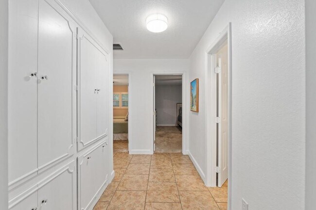 Building Photo - 415 SE 22nd Ave
