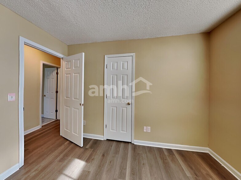 Building Photo - 447 The Gables Dr
