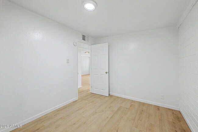 Building Photo - 2038 E Lemon St