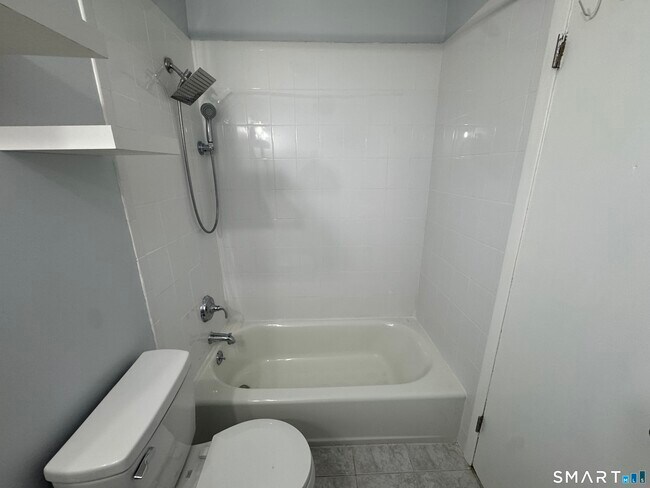 Building Photo - 4 Glenwood Ave