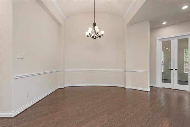 Building Photo - 23034 Creek Park Dr
