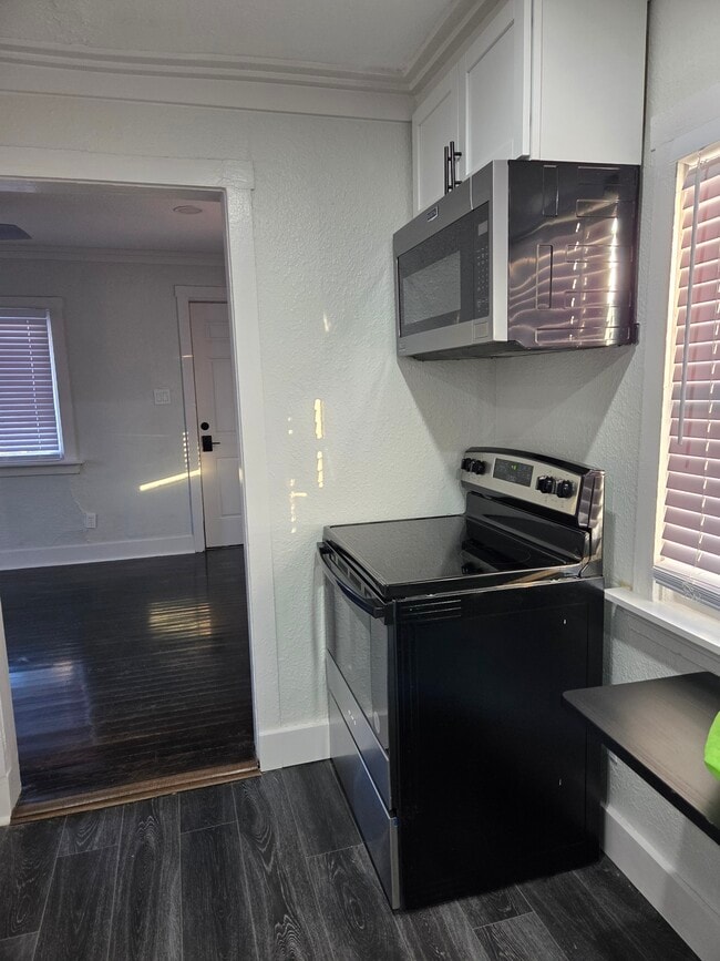 Building Photo - 8546 Kessler St