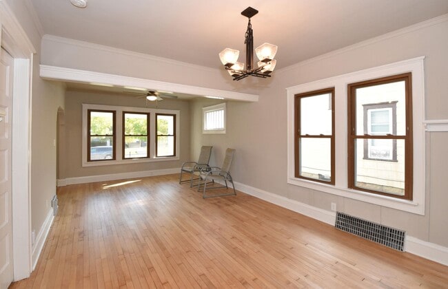 Building Photo - 1567 S 77th St