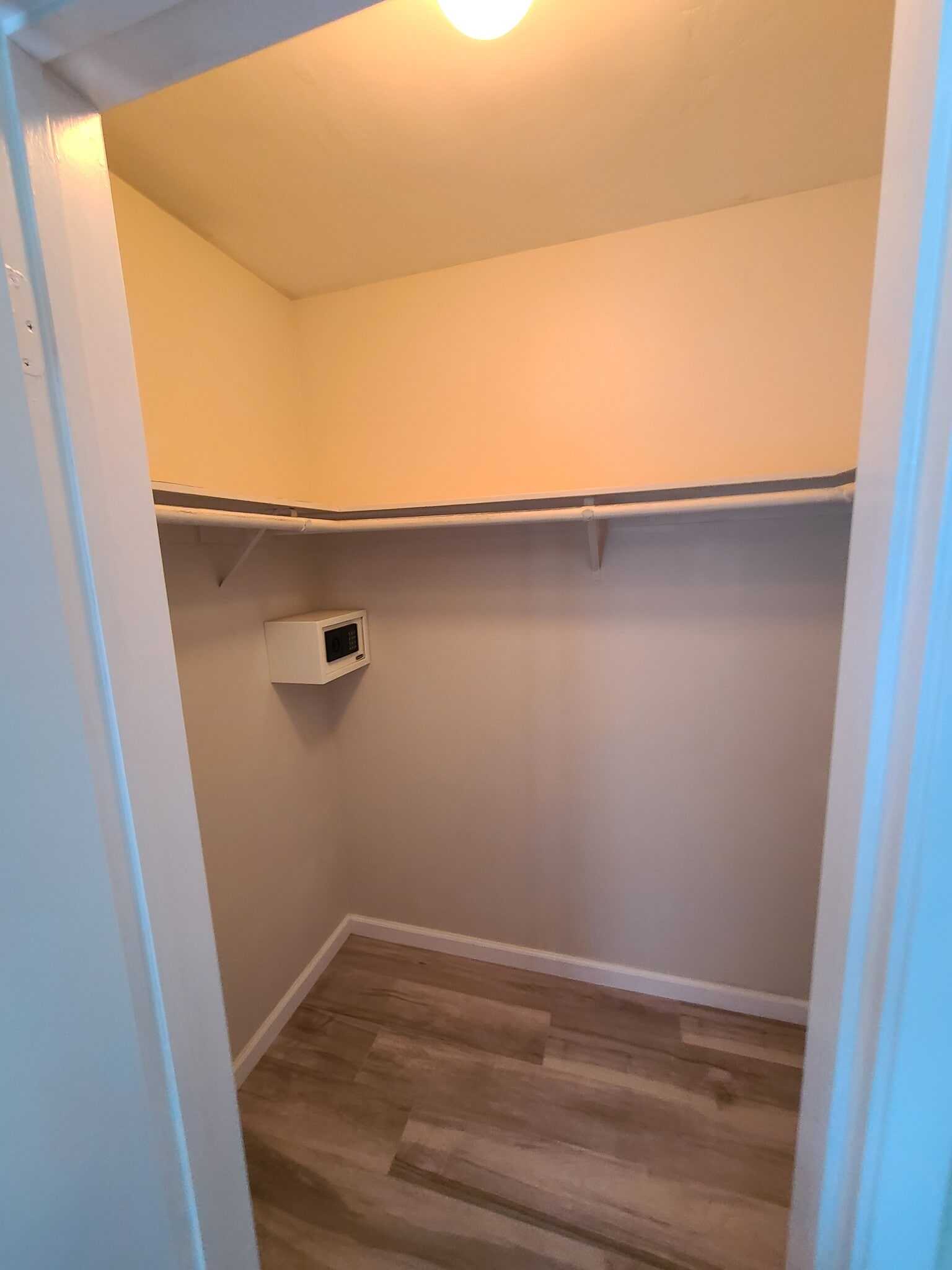 Master bedroom - walk in closet - 3954 60th St