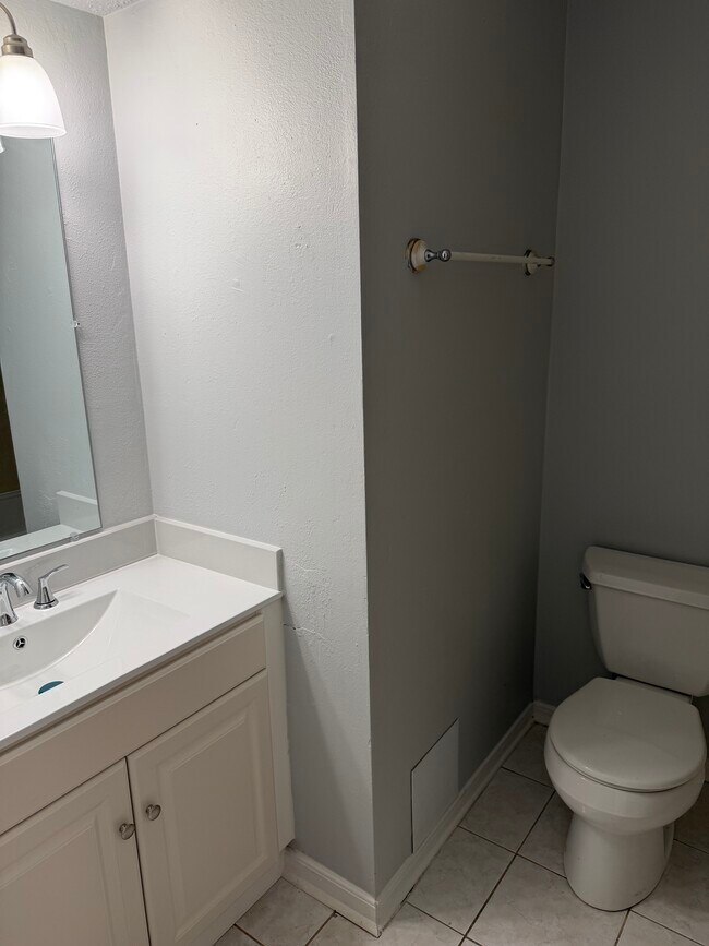 Building Photo - 557 Esplanade St