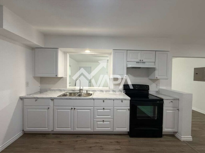 Building Photo - 231 Middlebury Dr