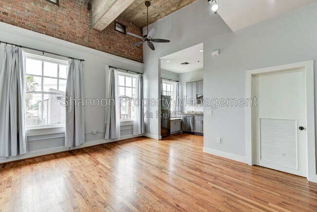Building Photo - 2700 Albany St