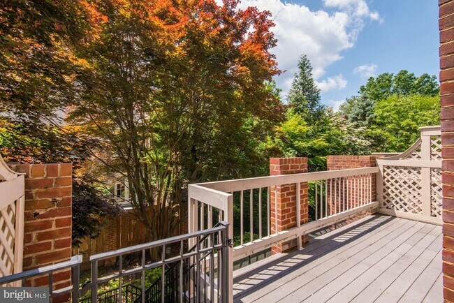 Building Photo - 4004 Highwood Ct NW