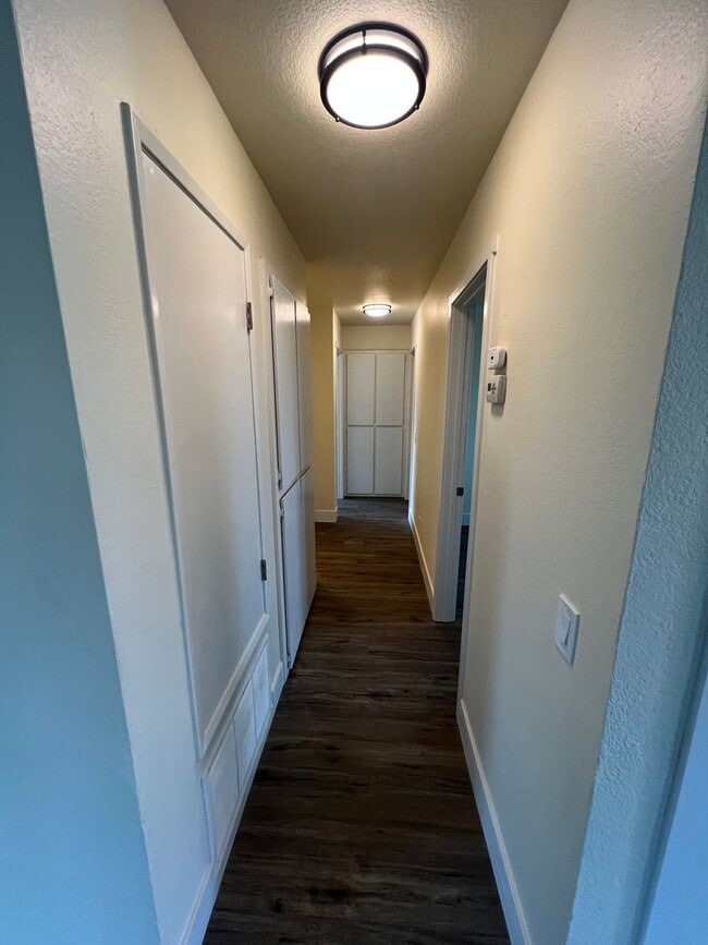 Building Photo - Newly Remodeled 3 bedroom 2 bath home in a great Location.