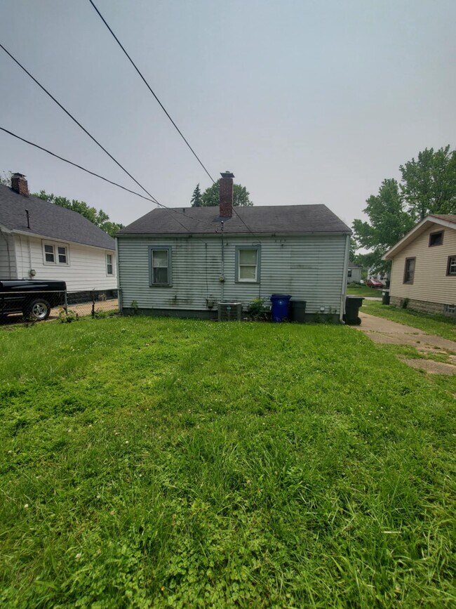 Building Photo - 1246 E Riverside Ave