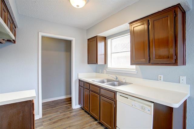 Building Photo - 313 Queens Ct S