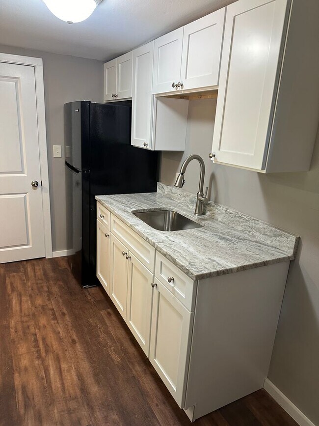 Building Photo - 43 Brainard Pl