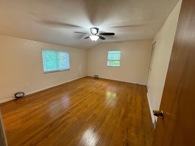 Building Photo - Beautifully Updated 4-Bedroom Home in Mt. Lebanon!