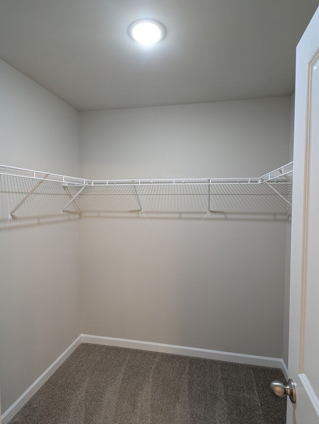 Building Photo - 4 Bedroom!  Easy Access, I-485, I-85, Airp...