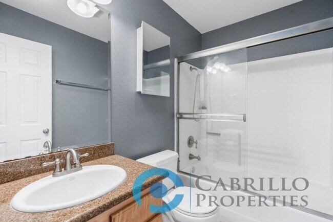 Building Photo - 3525 Grove St