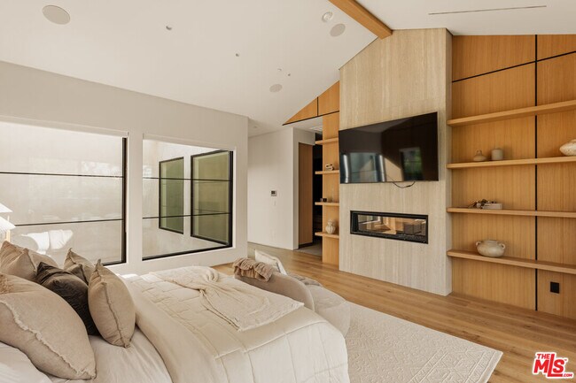 Building Photo - 11937 Addison St