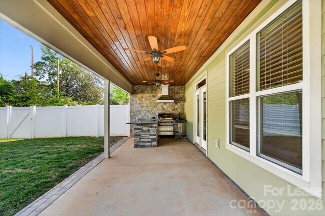 Building Photo - 5201 Valley Stream Rd