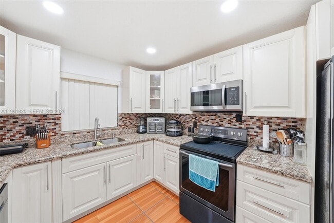 Building Photo - 2875 NW 9th Ct