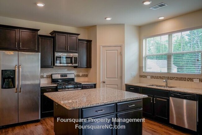 Building Photo - Spacious Single-Family Home with 1st Floor Office, Loft & Fenced Backyard , Includes Washer/Dryer