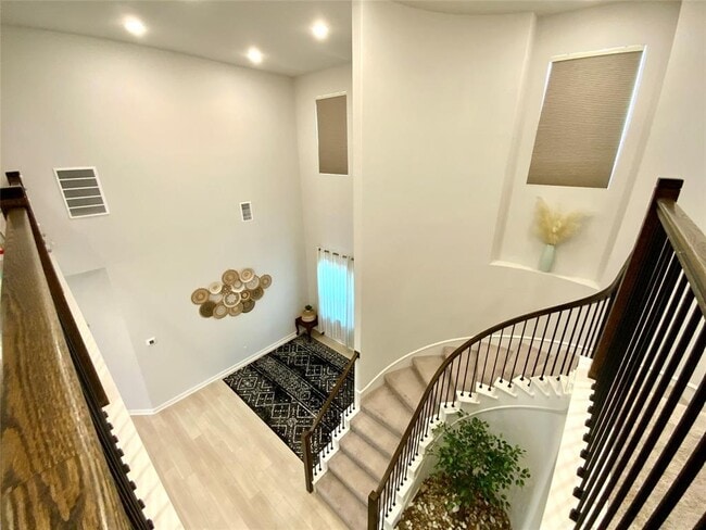 Building Photo - 243 Kings Pne Dr