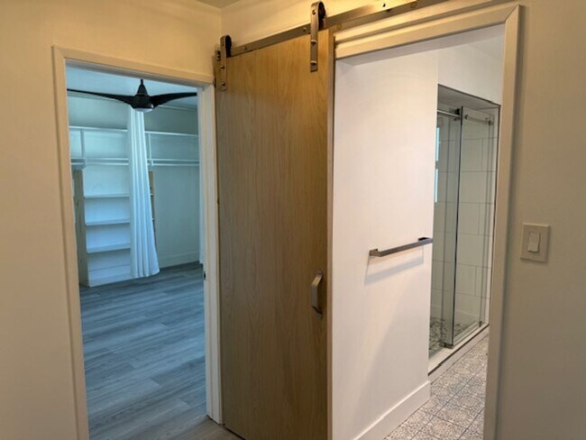 Building Photo - Modern Alamitos Beach 2 bedroom Condo plus...