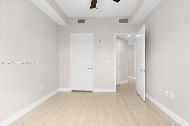 Building Photo - 20000 E Country Club Dr