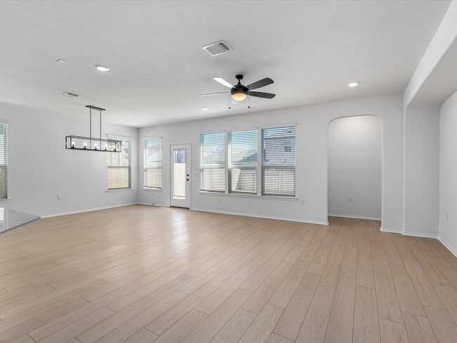 Building Photo - 12501 Chumleys St