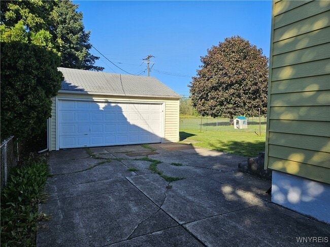 Building Photo - 1292 Cleveland Dr
