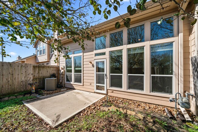 Building Photo - 1742 Pepper Hill Ln
