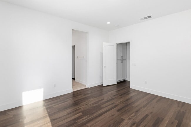 Building Photo - 3 Bedroom + Loft for Lease GREAT PARK LOCA...