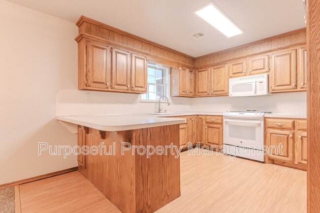 Building Photo - 607 Bob White Dr