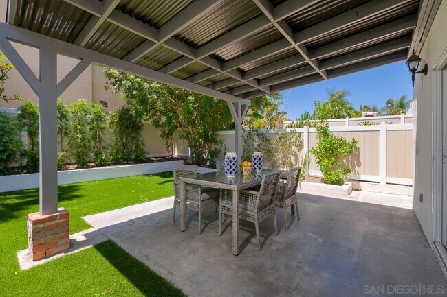 Building Photo - 2738 Erie St