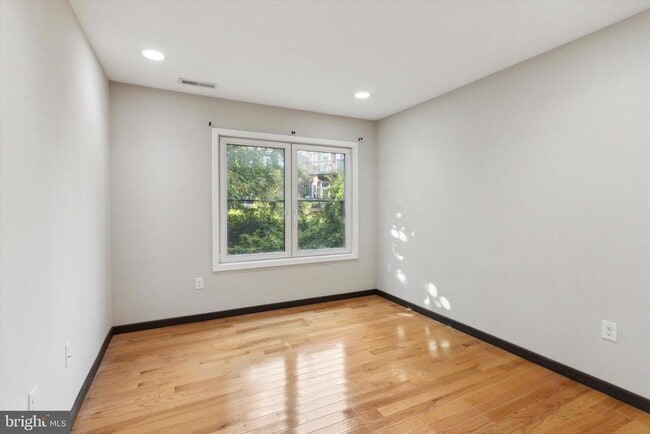 Building Photo - 1819 Ginnodo St