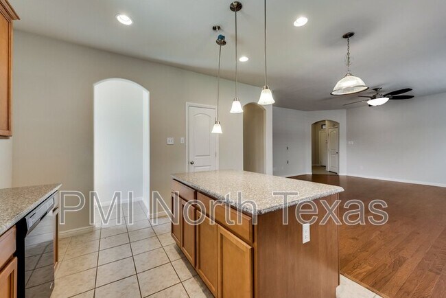 Building Photo - 2404 Sun Creek Dr