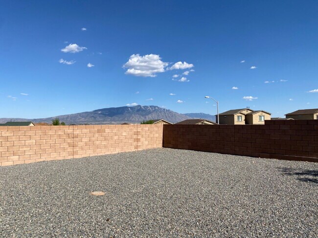 Building Photo - Enchanted Hills - 3BR/2Bath/Backyard Mountantain Views