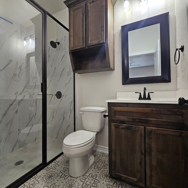 Building Photo - Beautiful new custom home