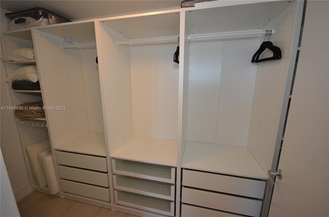Building Photo - 16385 Biscayne Blvd