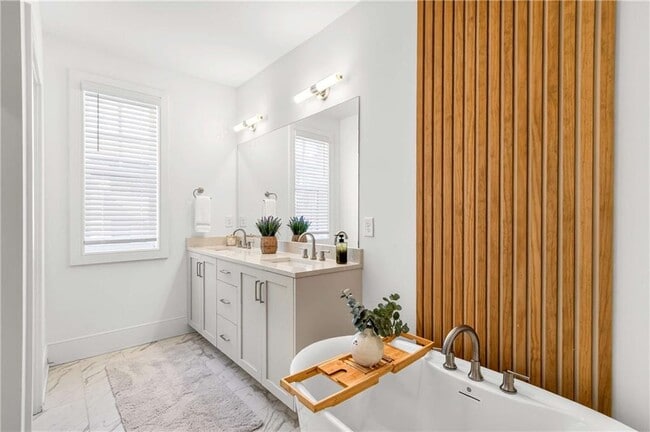 Building Photo - 1338 Booth Ave NW