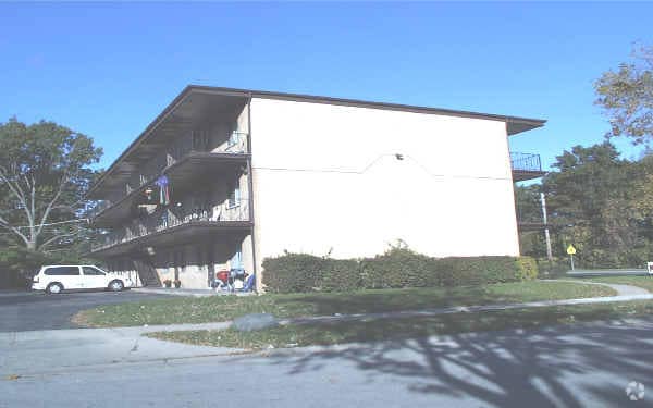 Building Photo - 1717 Sunset Ave