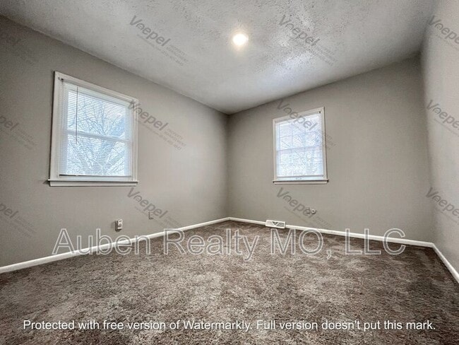 Building Photo - 7211 Montana Ave