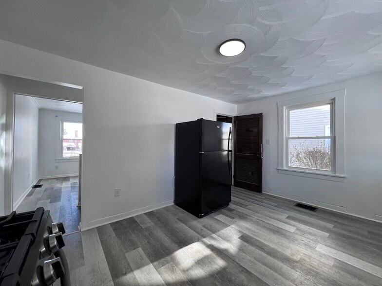 Building Photo - 866 Miller Ave