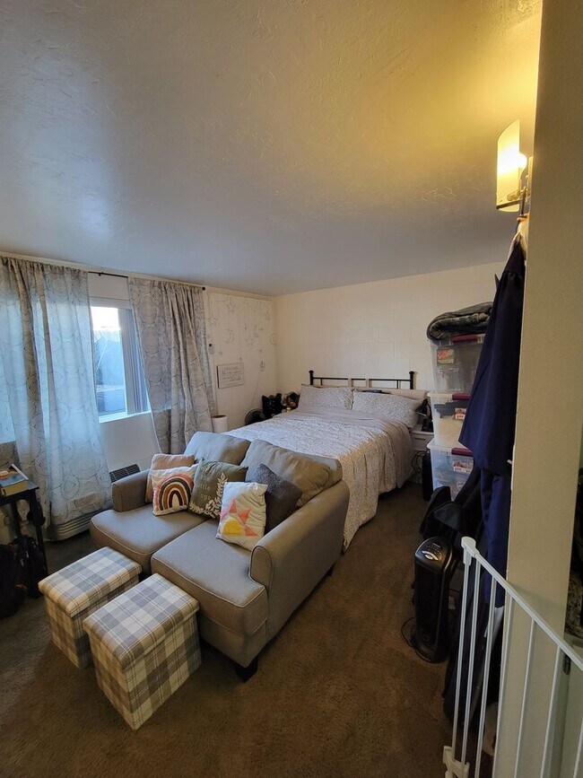 Building Photo - Studio Apartment - Available August 18th