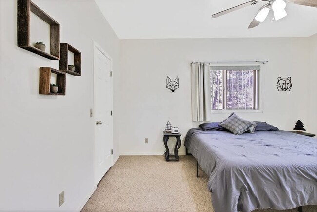 Building Photo - 1496 Pine Ridge Dr