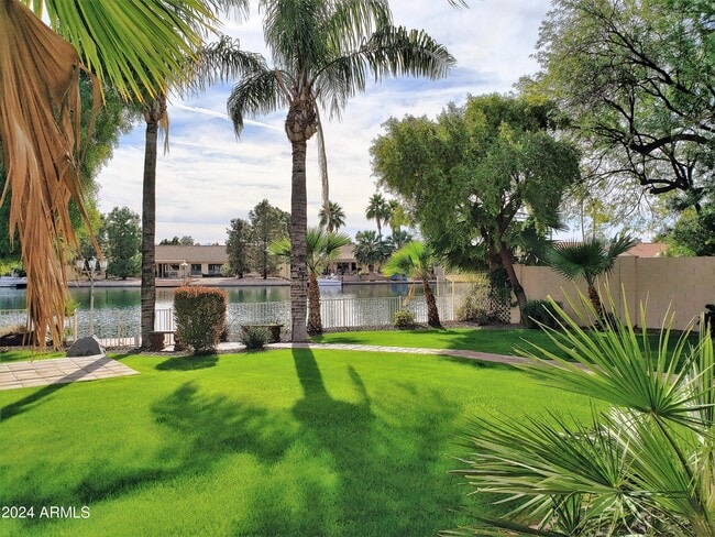 Building Photo - 10945 W Poinsettia Dr