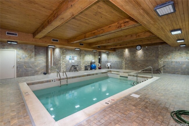 Building Photo - 21 Spring Hollow Rd