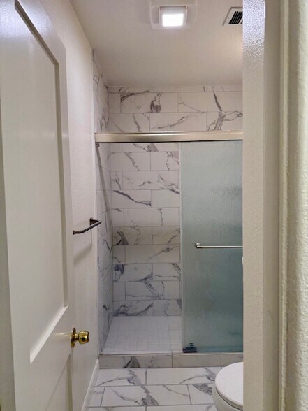 Full sized newly remodeled shower - 1922 N 23rd St