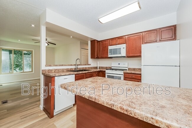 Building Photo - 373 Elan Ct