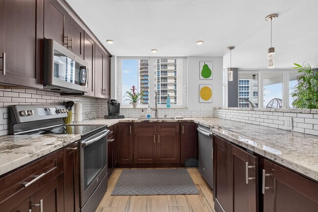 Building Photo - 1370 S Ocean Blvd